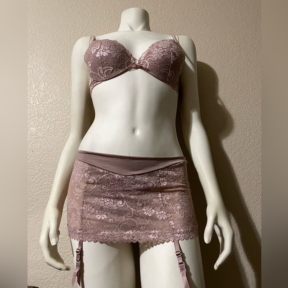 Victoria's Secret Bra 34B Angels Floral Lace Panty Garter & Skirt Set 3pcs 🆕 - Picture 1 of 16